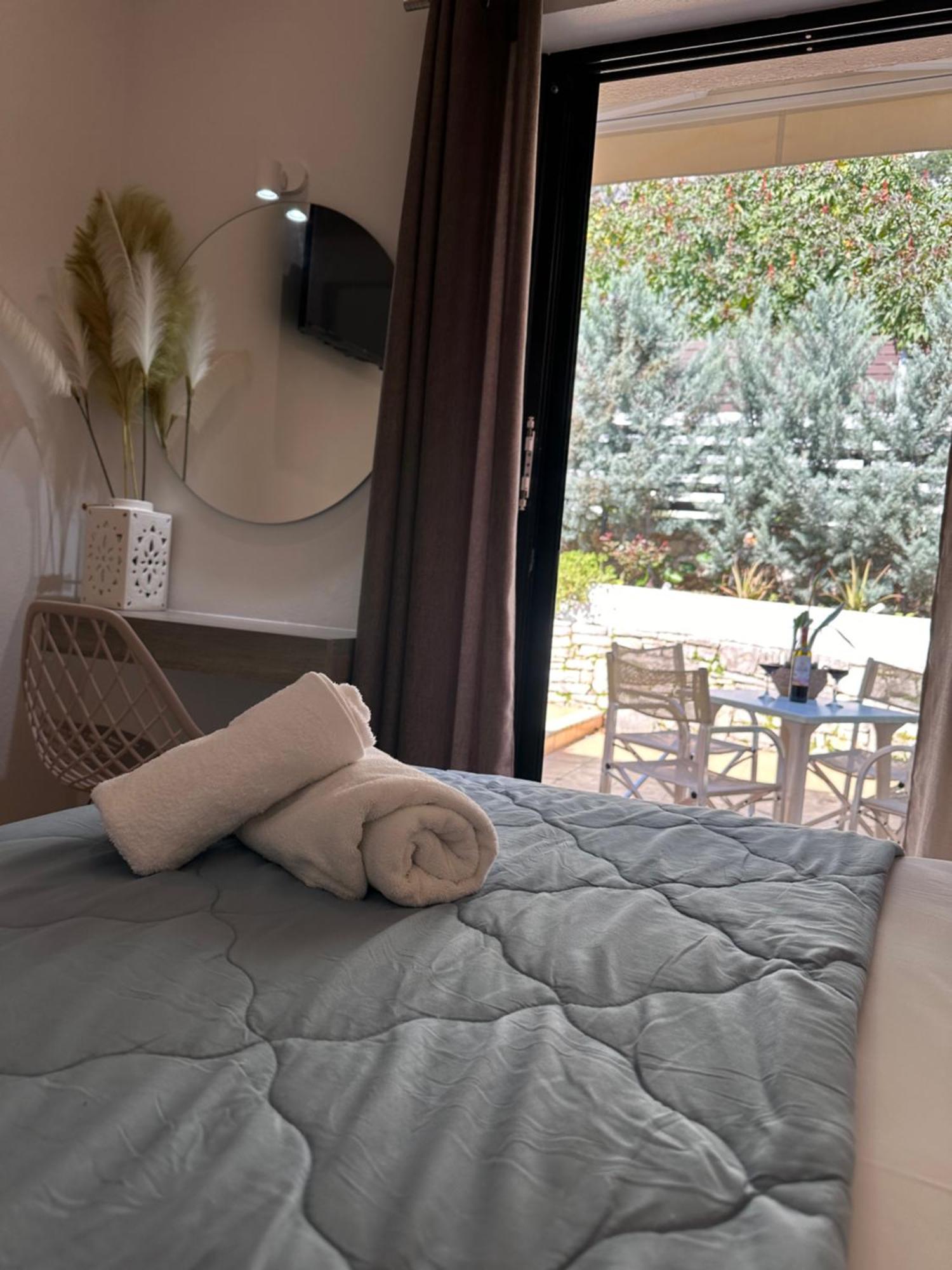 Vladimiros Apartments Barbati Exterior foto